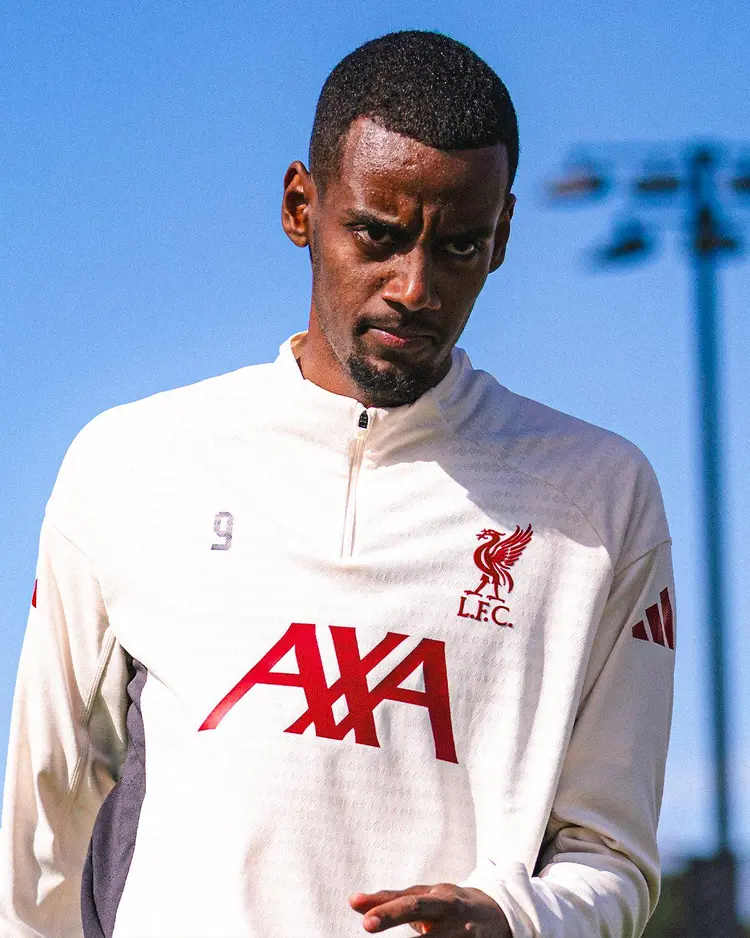 赛前体能课后,新疆广汇调整名单备战荷甲,底气十足,控场能力受关注 赛前体能课后,新疆广汇调整名单备战荷甲,底气十足,控场能力受关注