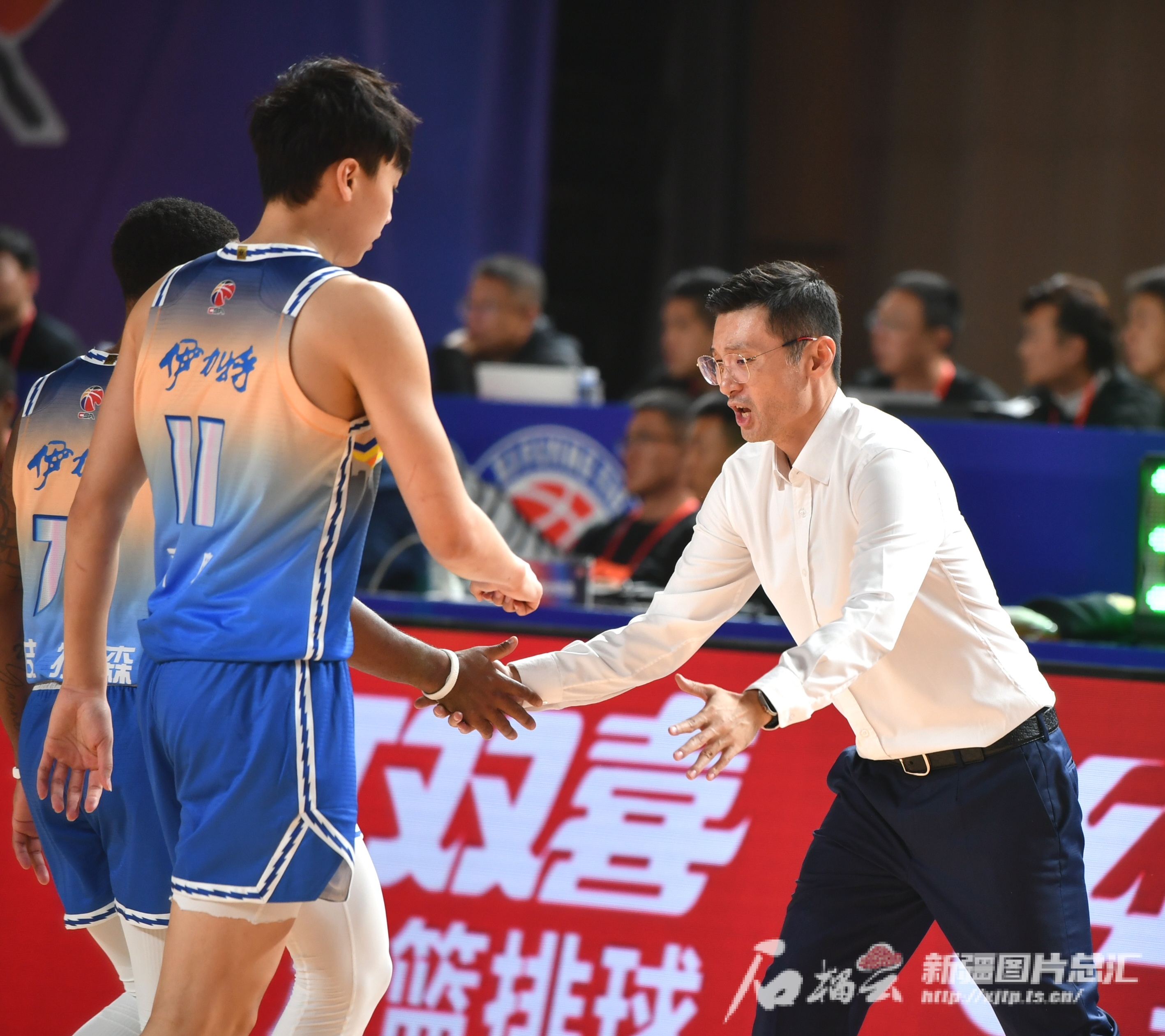 新疆广汇训练开放日，集结日临场应变引欢呼，德国杯在即，训练强度明显提升